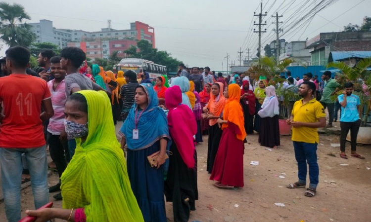 শ্রমিক অসন্তোষ: গাজীপুরে ৩ কারখানা বন্ধ, আটক অন্তত ৬