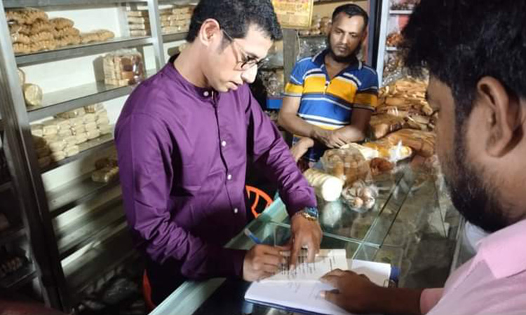 টুঙ্গিপাড়ায় ২ বেকারিকে ২৫ হাজার টাকা জরিমানা