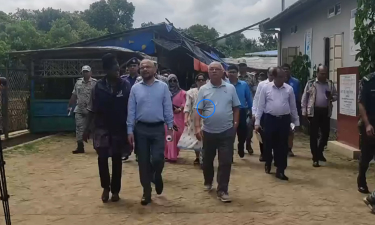 কক্সবাজারে শরণার্থী ক্যাম্প পরিদর্শন করেছেন উপদেষ্টা ফারুক-ই-আজম