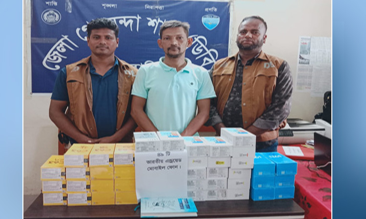 ব্রাহ্মণবাড়িয়ায় অবৈধ ভারতীয় মোবাইলসহ আটক ১