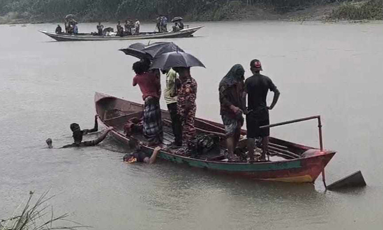 নদীতে সাঁতার শিখতে গিয়ে বাবা-মেয়ে নিখোঁজ