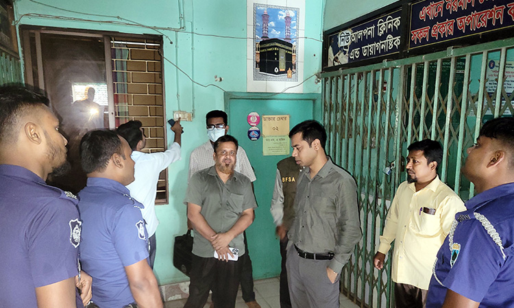 গুরুদাসপুরে ভুল রক্ত প্রয়োগে শিশু মৃত্যুর ঘটনায় ক্লিনিক সিলগালা