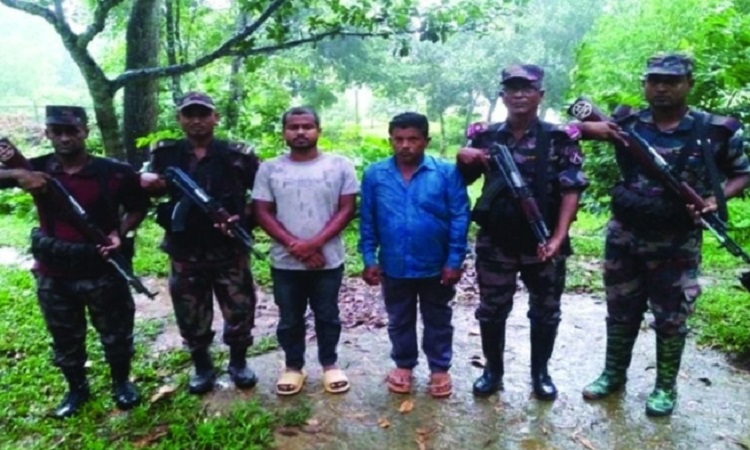 অবৈধভাবে ভারত থেকে ফেরার সময় আখাউড়ায় ২ বাংলাদেশি আটক