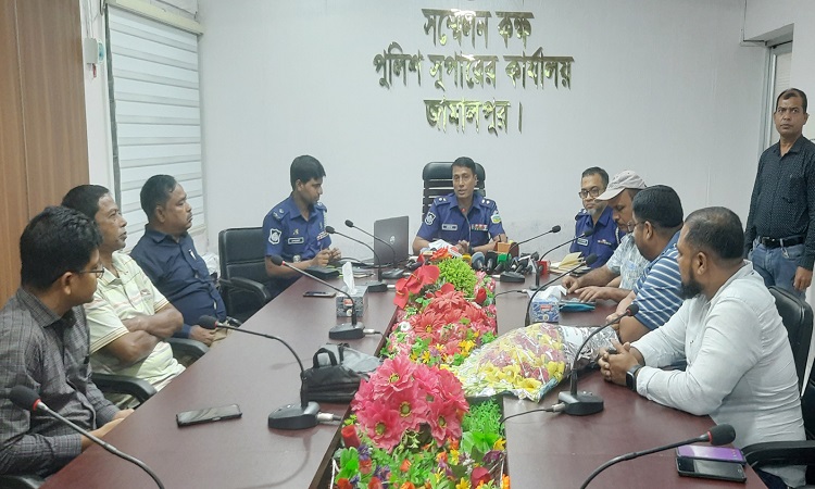 ‘অস্ত্রের চেয়ে কলমের শক্তি বেশি’