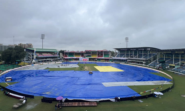 আলোক স্বল্পতা ও বৃষ্টিতে বন্ধ বাংলাদেশ-ভারত ২য় টেস্ট