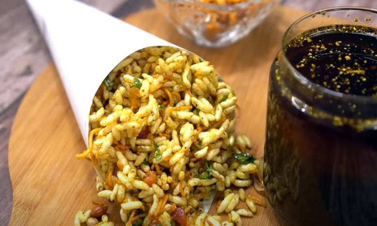 বৃষ্টির সন্ধ্যায় ঘরেই স্বাদ নিন ঝালমুড়ির