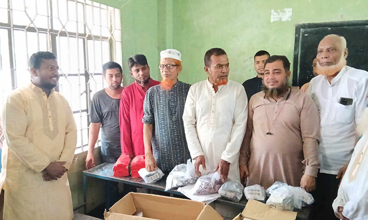 লক্ষ্মীপুরে বন্যার্তদের মাঝে বিনামূল্যে চিকিৎসা সেবা প্রদান