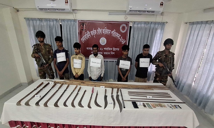 নড়াইলে সেনাবাহিনীর অভিযানে দেশীয় অস্ত্রসহ গ্রেফতার ৫