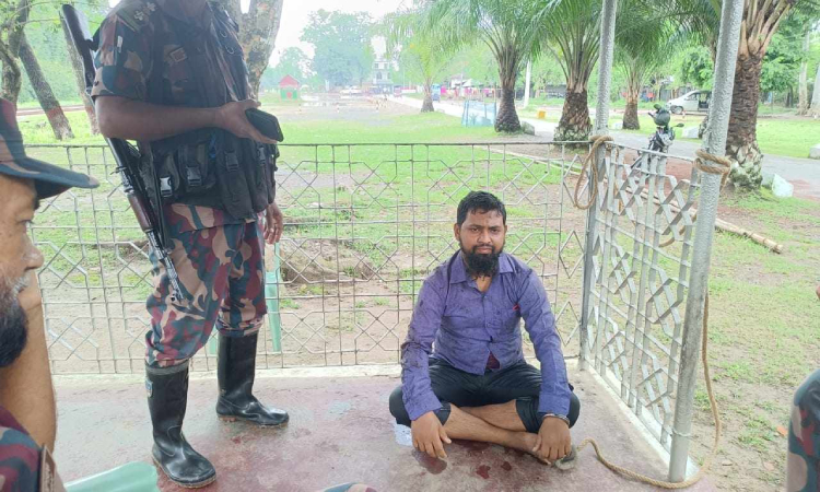 হিলি সীমান্তে অবৈধ অনুপ্রবেশের দায়ে যুবক আটক