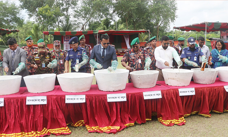 মহেশপুরে উদ্ধার হওয়া ৩৫ কোটি টাকার মাদকদ্রব্য ধ্বংস
