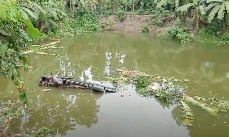 কুষ্টিয়ায় মাইক্রোবাসের ধাক্কায় প্রাণ গেল ৪ স্কুল শিক্ষার্থীর