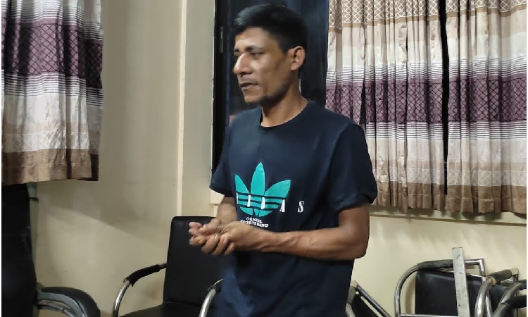 চবিতে প্রশাসনের হাতে মাদক ব্যবসায়ী আটক