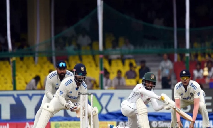 অবশেষে মাঠে গড়িয়েছে কানপুর টেস্ট