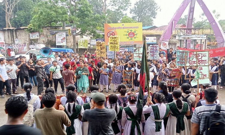 পাহাড়ে হত্যাকাণ্ডে জড়িতদের শাস্তির দাবিতে বিক্ষোভ মিছিল-সমাবেশ