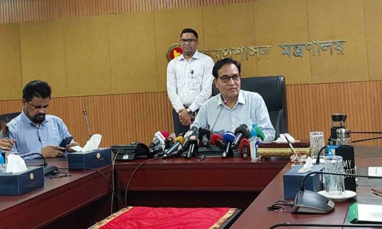 ডিসি নিয়োগ নিয়ে হট্টগোল, শাস্তির আওতায় ১৭ উপসচিব