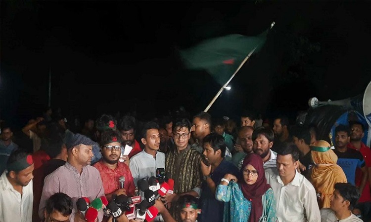 আশ্বাসে যমুনা ছাড়লেন ৩৫ প্রত্যাশীরা