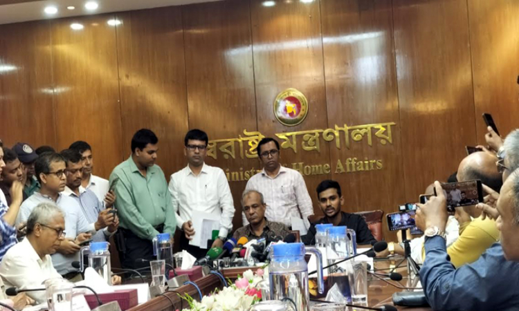 গুজব ছড়িয়ে আশুলিয়ায় সহিংসতা করা হয়েছে : আসিফ মাহমুদ