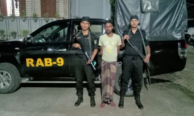 ৩০ কেজি গাঁজাসহ মাদক ব্যবসায়ী গ্রেফতার