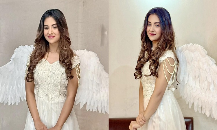 ‘এমনভাবে হাসুন যেন আপনি স্বর্গের ফেরেশতা হিসেবে এসেছেন'