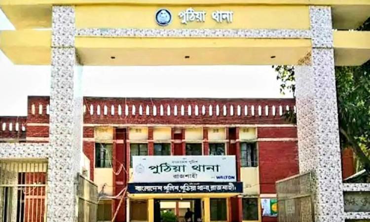 পুঠিয়ায় বাসের ধাক্কায় ভ্যানচালক নিহত