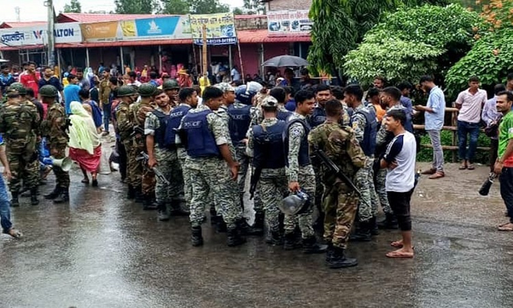 গাজীপুরে শ্রমিকদের মধ্যে ধাওয়া-পাল্টা ধাওয়া ও ভাঙচুর