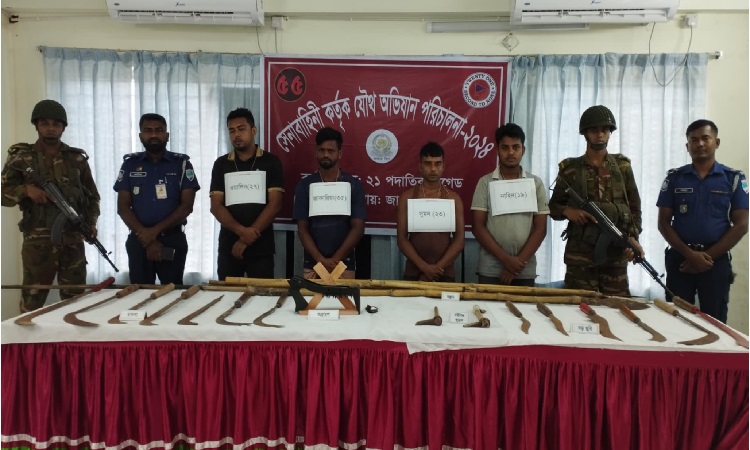 নড়াইলে দু'পক্ষের সংঘর্ষের প্রস্তুতিকালে সেনা অভিযান, আটক ৪