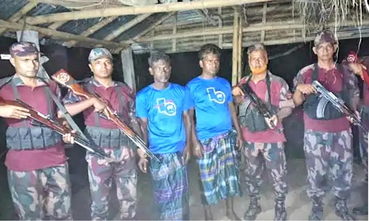 রাজশাহী সীমান্তে দুই ভারতীয় নাগরিক আটক