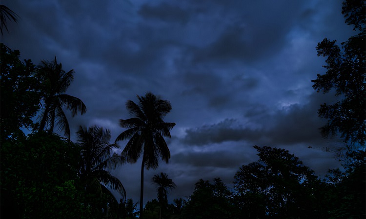 ১৮ জেলায় ঝড়ের শঙ্কা, বন্দরে সতর্ক সংকেত