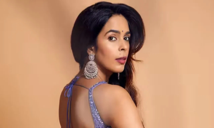 রোজ রাত বারোটায় ঘরে কড়া নাড়তেন ছবির নায়ক: মল্লিকা শেরাওয়াত
