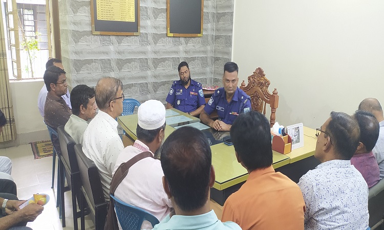হাকিমপুরে সাংবাদিকদের সাথে নবাগত ওসির মতবিনিময়