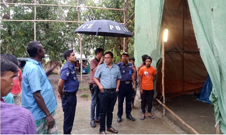 নাসিরনগরে পুলিশ সুপারের পূ্জামণ্ডপ পরিদর্শন
