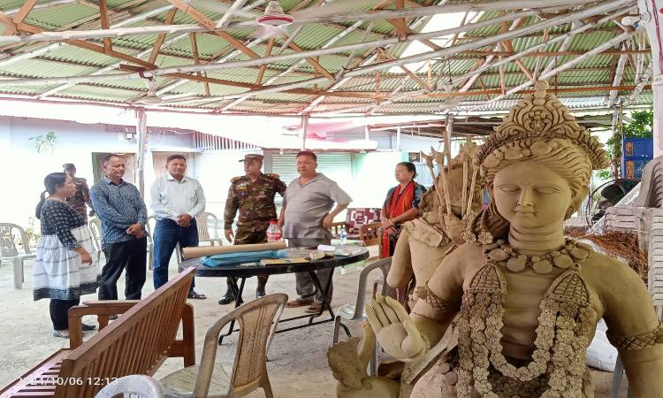 খাগড়াছড়ি সদর জোন অধিনায়কের মণ্ডপ ও ক্ষতিগ্রস্ত ব্যবসাপ্রতিষ্ঠান পরিদর্শন