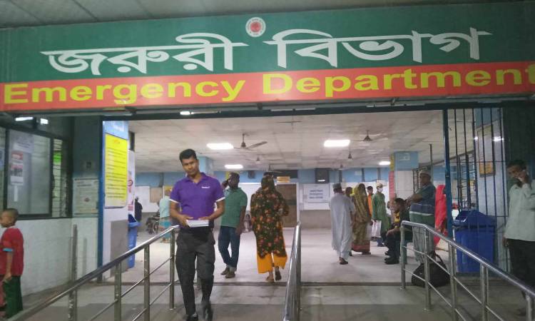 গোলাপশাহ মাজারের সামনে থেকে এক ব্যক্তির মরদেহ উদ্ধার