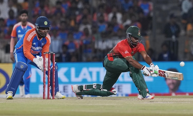 ব্যাটিং বিপর্যয়ে বাংলাদেশ