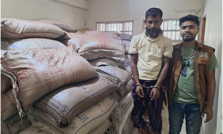 পৃথক অভিযানে ৪৯৫ বস্তা অবৈধ ভারতীয় চিনিসহ আটক ৩