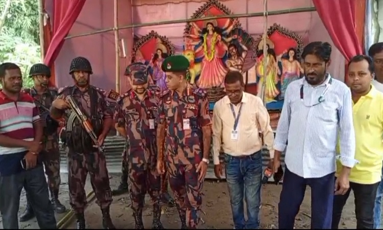 ব্রাহ্মণবাড়িয়ায় বিজিবি সেক্টর কমান্ডারের পূজামণ্ডপ পরিদর্শন