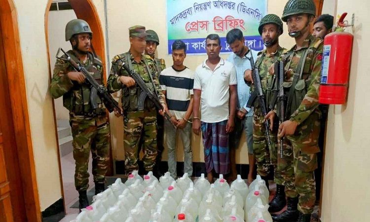 চুয়াডাঙ্গায় বিপুল পরিমাণ স্পিরিটসহ আটক ৩
