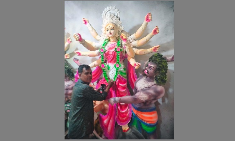 নরসিংদীতে মহাষষ্ঠী পূজার মধ্য দিয়ে দুর্গাপূজা শুরু