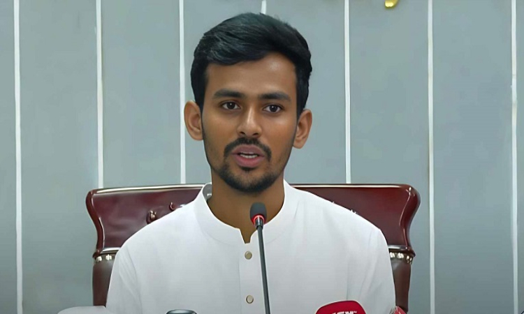 মঙ্গলবার রাতের গুজব নিয়ে ফেসবুক স্ট্যাটাসে যা বললেন উপদেষ্টা আসিফ