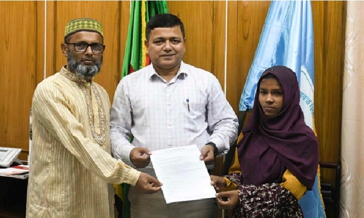 বেরোবিতে চাকরি পেলেন আবু সাঈদের বোন