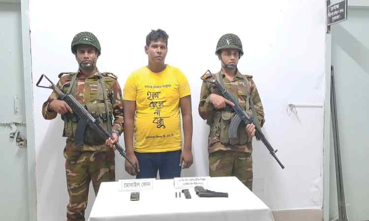 দর্শনায় পিস্তল-গুলিসহ সেনাবাহিনীর হাতে আটক ১