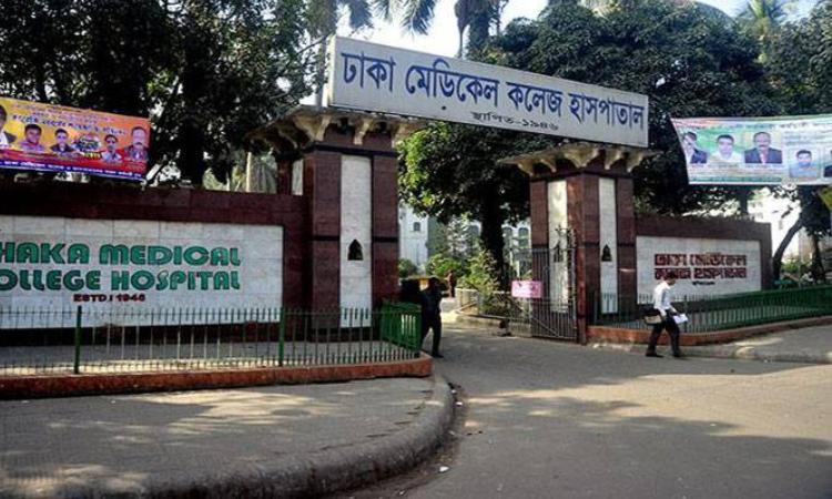ঢামেকের ব্লাড ব্যাংকে টাকা চুরির অভিযোগে নারীসহ আটক ২