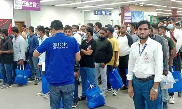 লিবিয়া থেকে ফেরত আনা হলো ১৫০ বাংলাদেশিকে