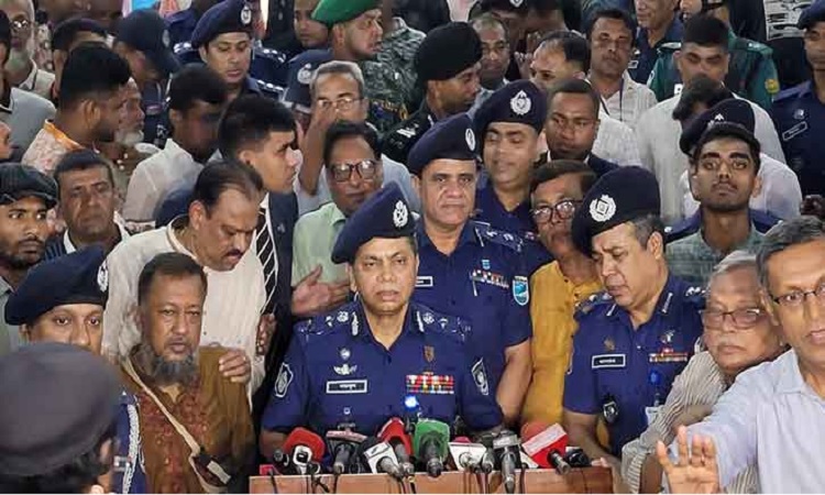দুর্গাপূজা ঘিরে বিশৃঙ্খলার চেষ্টা সহ্য করা হবে না: আইজিপি