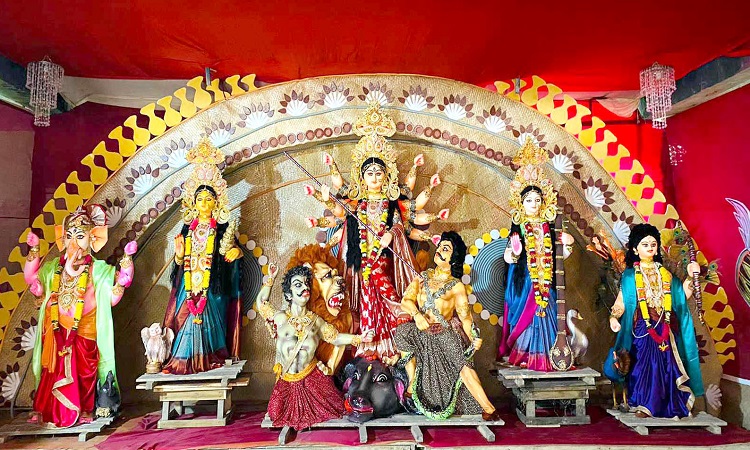 লামায় ৮ মণ্ডপে দুর্গাপূজা : প্রশাসনের কঠোর নিরাপত্তার ব্যবস্থা
