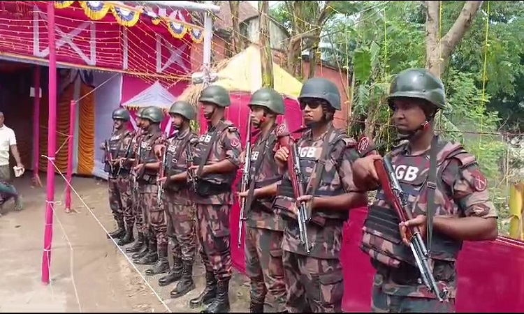 কুষ্টিয়ায় পূজা মণ্ডপের নিরাপত্তায় বিজিবি’র টহল অব্যাহত