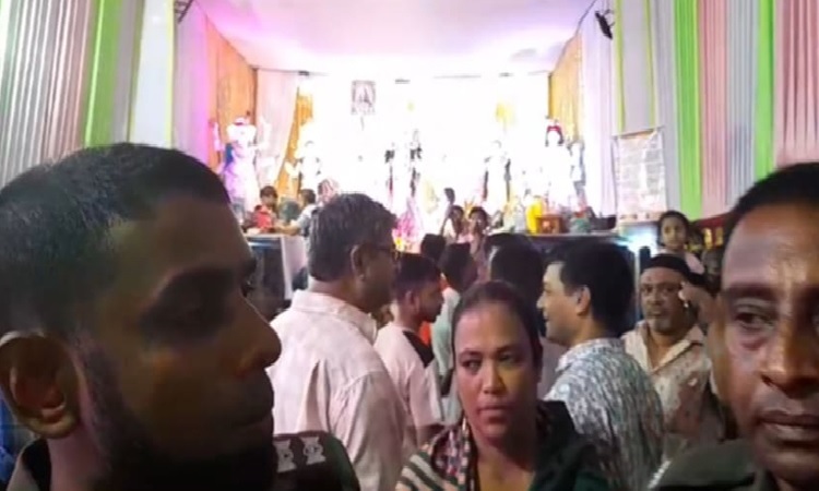 তাঁতীবাজার পূজামণ্ডপে পেট্রোলবোমা সদৃশ্য বস্তু নিক্ষেপ, আটক ৩