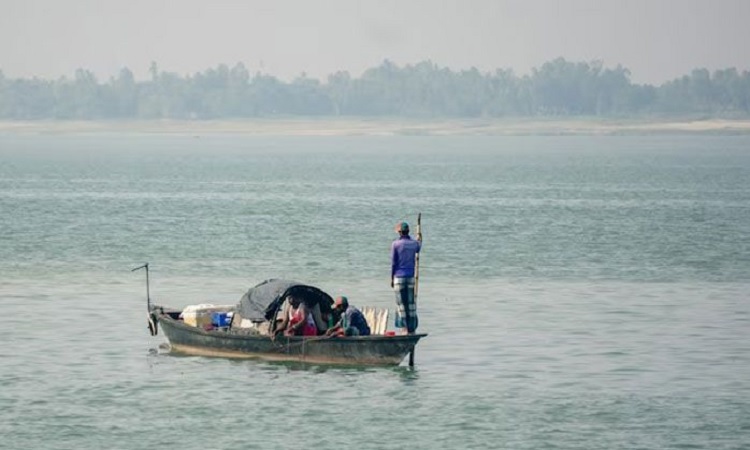 মাছ ধরায় ২২ দিনের নিষেধাজ্ঞা শুরু মধ্যরাতে