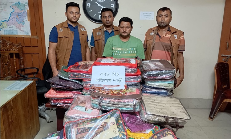 ৫৭৮ পিছ ভারতীয় শাড়িসহ গ্রেফতার ১