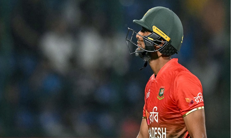 শেষটা রাঙাতে পারলেন না মাহমুদউল্লাহ